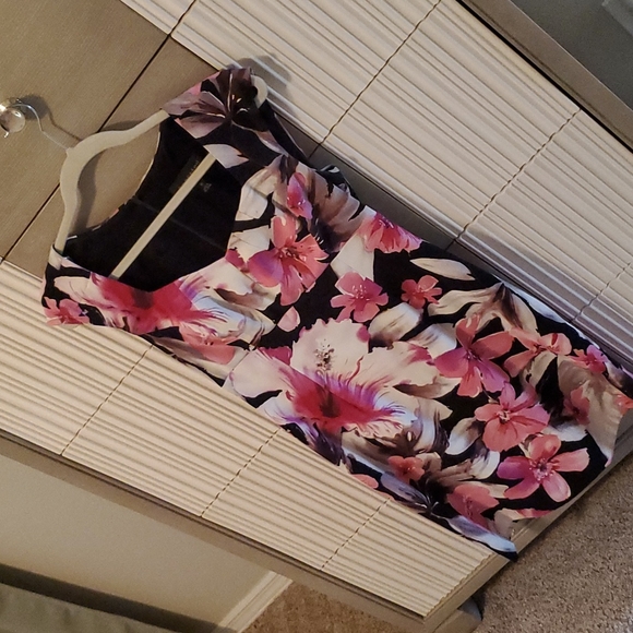 Floral shift dress. - Picture 2 of 8